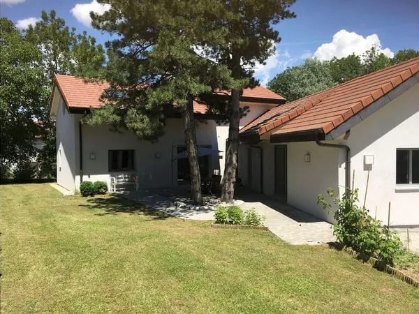charmante villa de 167m2 dans hameau privé, proche de Genève