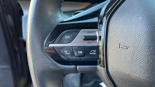 Peugeot 308 1.5 BlueHDi 130 EAT8 - Allure Pack – 2023 – 54298 km – Diesel – Boîte Automatique — photo 11