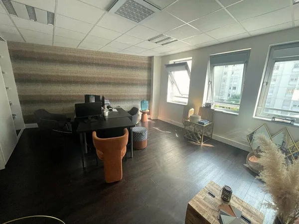 Bureau 140 m²