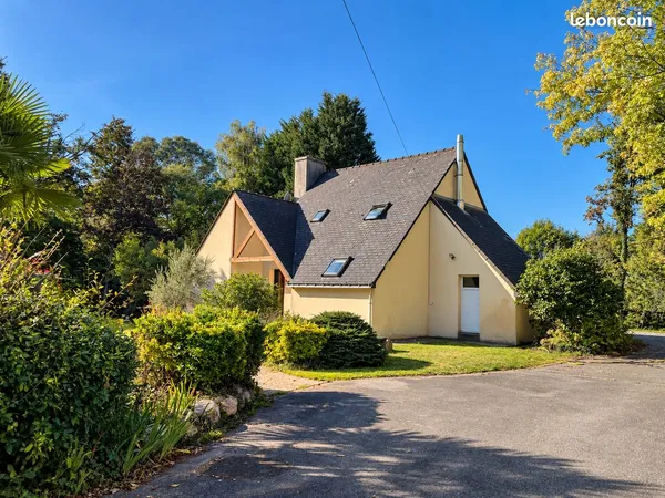 Maison d'architecte de 125 m² avec 4 chambres, terrain d'un hectare et double garage - Derval