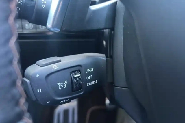 Peugeot 508 sw hybrid 225 e-eat8 — photo 18