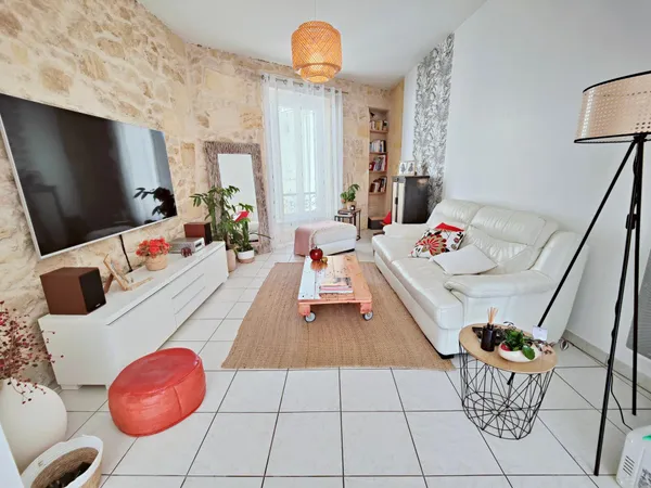 Immeuble: 2 locaux commerciaux et appartement T3