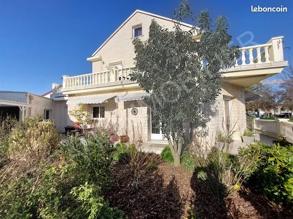 Maison 9 pièces 240 m²