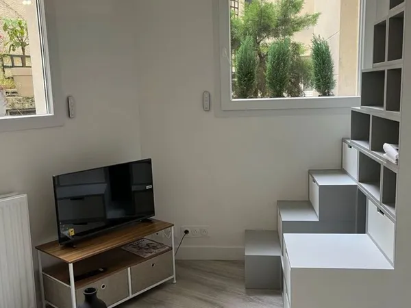 Appartement atypique vendu meublé , occupé ou non