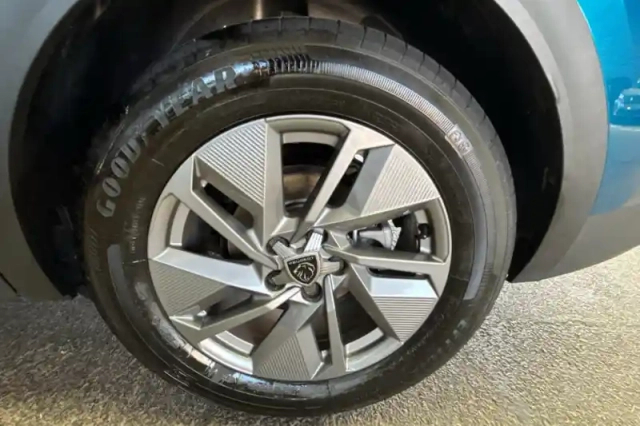 Peugeot 408 puretech 130 ch s&amp;s eat8 — photo 13