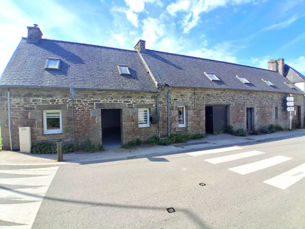PLOUNEOUR MENEZ - Maison type longère de 6 pièces - 144 m2