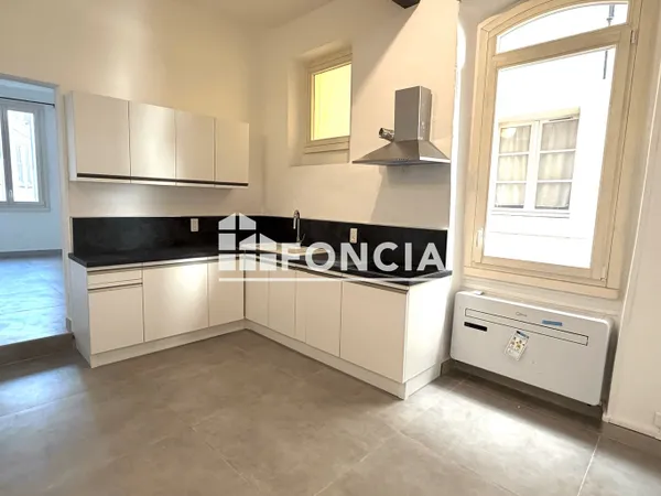 AVIGNON INTRA-MUROS - 82 M² ENTIÈREMENT RÉNOVÉS & CLIMATISÉS - À 2 PAS DE LA PLACE PIE