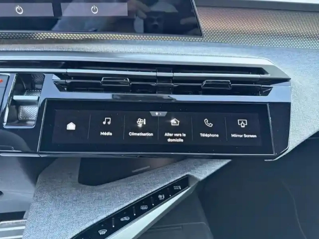 Peugeot 3008 hybrid 136 e-dcs6 gt — photo 16