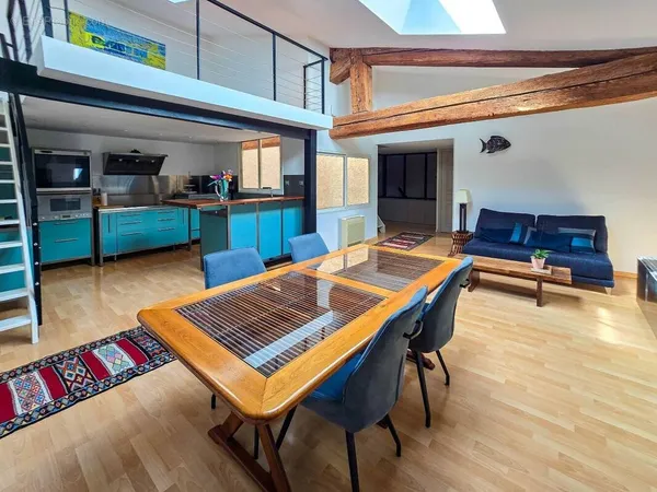 Appartement T6 en duplex  Esprit loft  Centre-ville de Sète