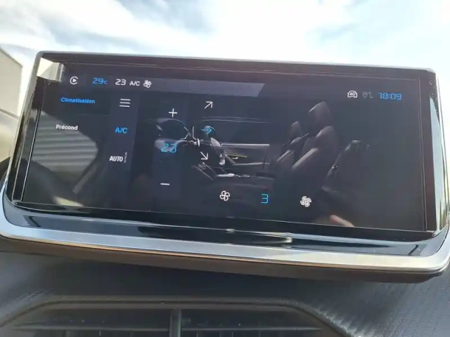 Peugeot 2008 electrique 54 kwh 156 ch — photo 24