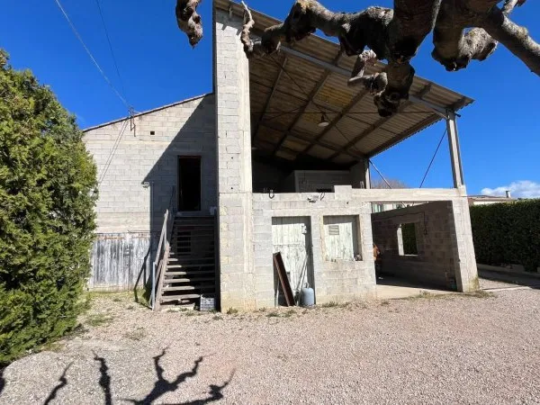 Bâtiment de 139 m² avec Garage et Parking