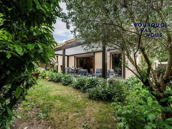 Maison 6 pièces 332 m²