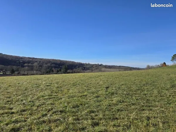 Terrain 3 395 m² Issac