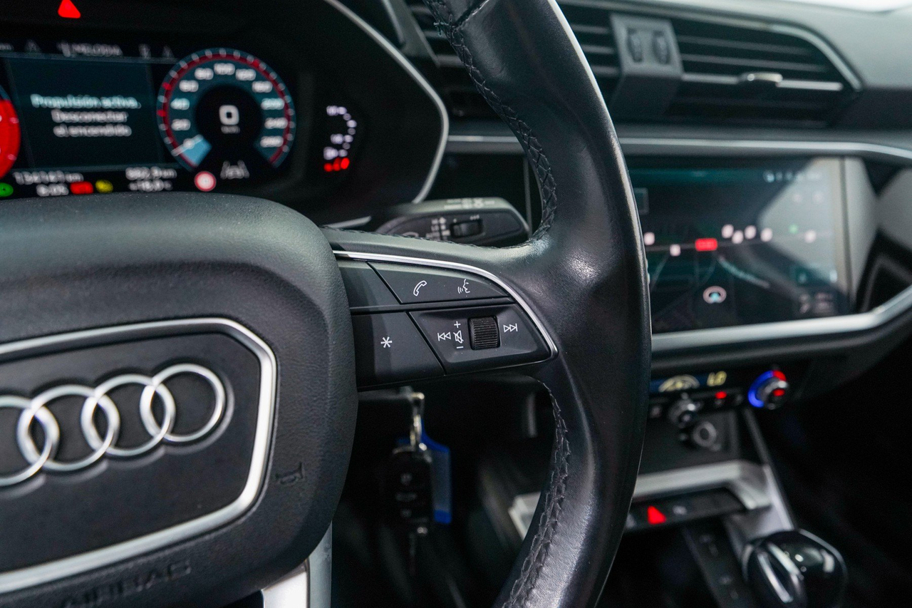 Audi Q3 — photo 21