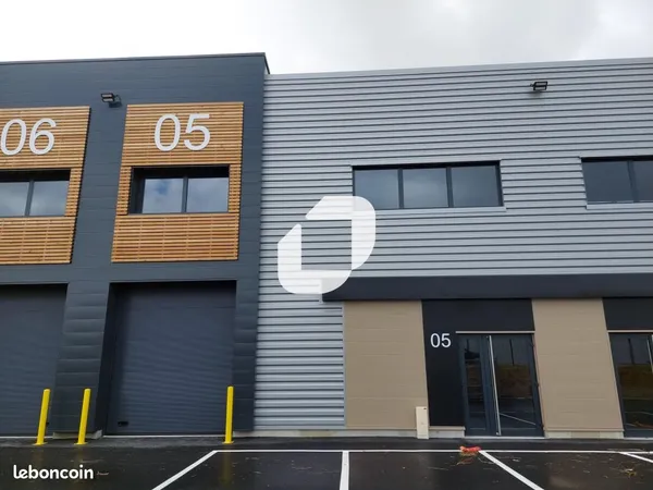 Local bureaux 752 m²