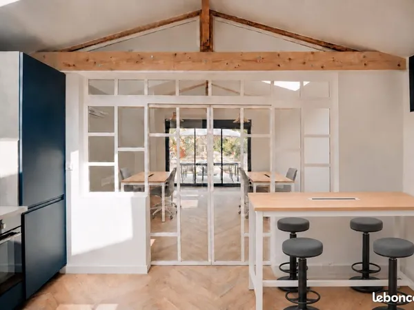 Bureau et espace de travail Location Bègles  50m² 300€