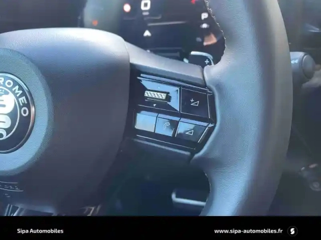 Alfa Romeo Junior 1.2 ibrida 145 ch e-dct6 q4 — photo 19