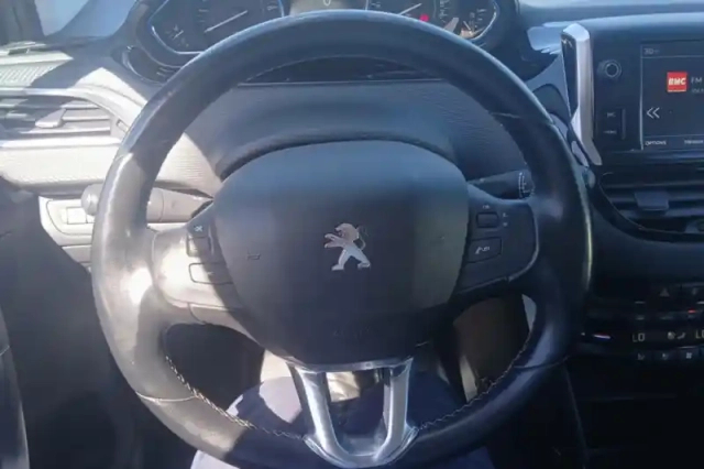 Peugeot 2008 1.2 puretech 110ch s&amp;s bvm5 — photo 19