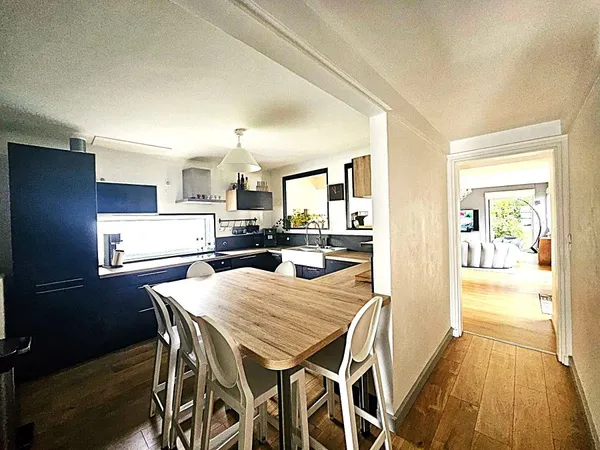 Maison 8 pièces 255 m²