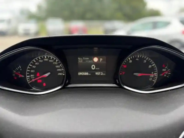 Peugeot 308 sw 1.2 puretech 130ch e6.c s&amp;s allure eat8 — photo 8