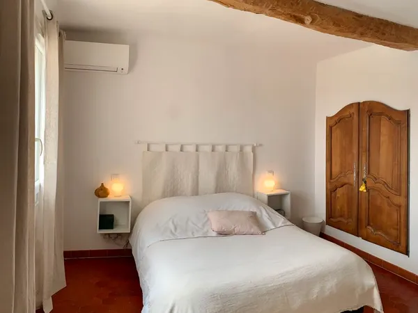 Chambre à louer avec SDE privative, grand jardin avec piscine