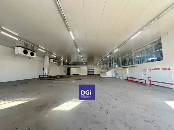 Local d'activité 1550 m²