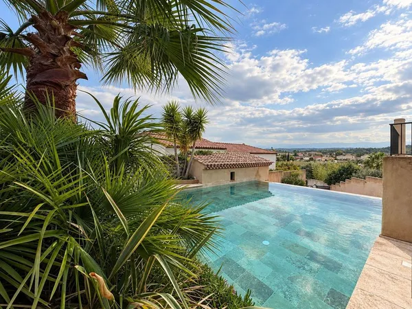 Villa 8 pièces 240 m²