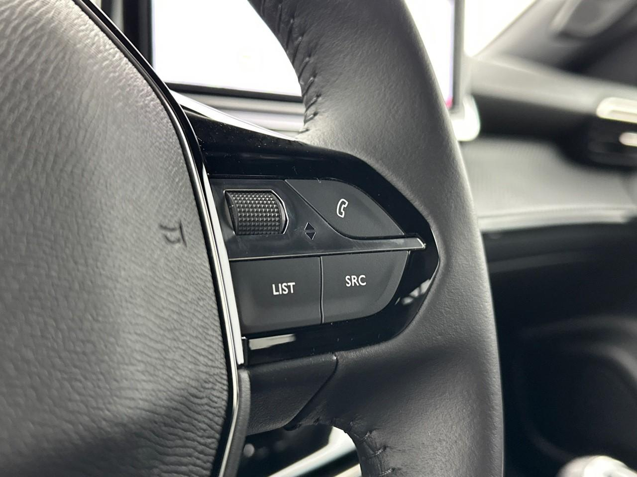 Peugeot 2008 100 s&s bvm6 allure — photo 18