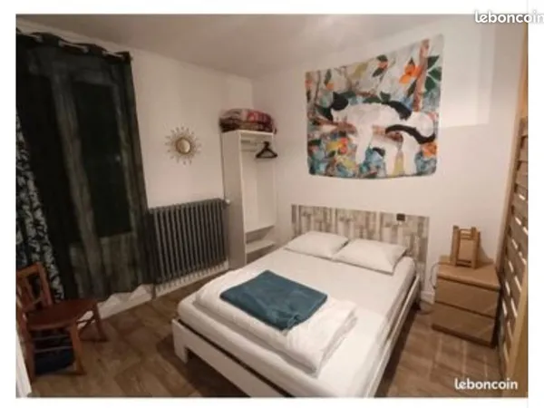 Chambre meublée