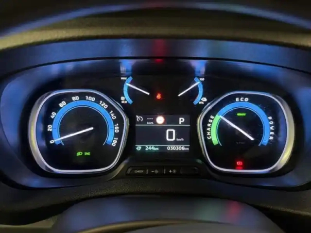 Peugeot Expert fg m 100 kw batterie 50 kwh — photo 16