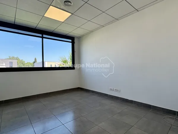 Parc Georges Besse - Local professionnel de 42 m² ? Immeuble L'Altis