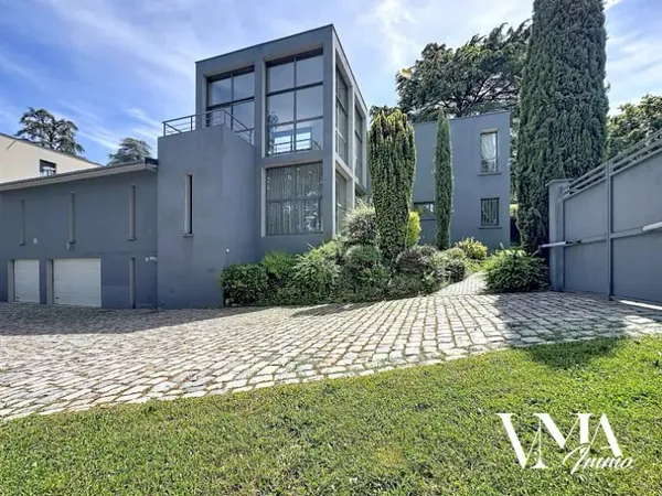 Maison 6 pièces 220 m²