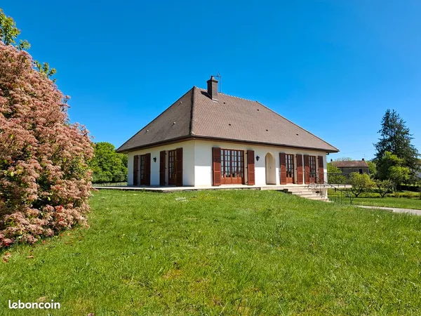 Maison de construction traditionnelle avec des prestations de qualite