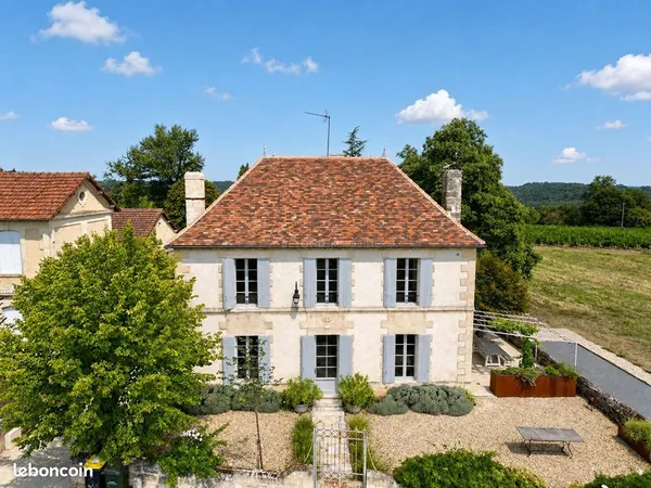 Propriété 8 pièces 213 m²