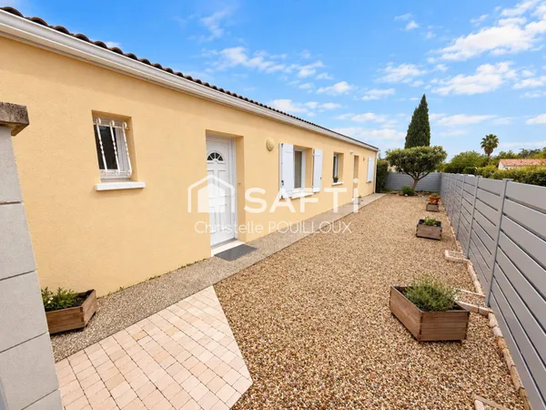 Maison 3 chambres, 2 SDB, bureau, salle de jeux, jardin clos
