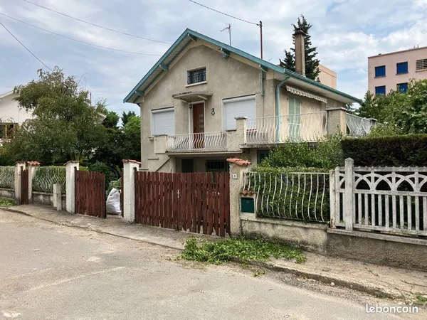Maison de 135 m2 au fond d une impasse plein sud