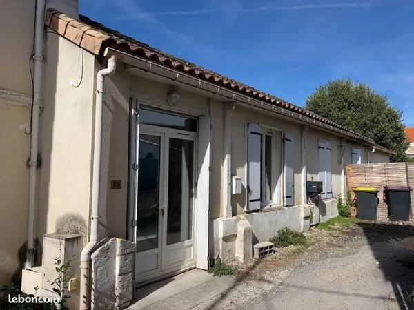 Charmante petite maison T2 de plain-pied 30 m² rénovée à neuf - Centre Ruelle / Stationnement