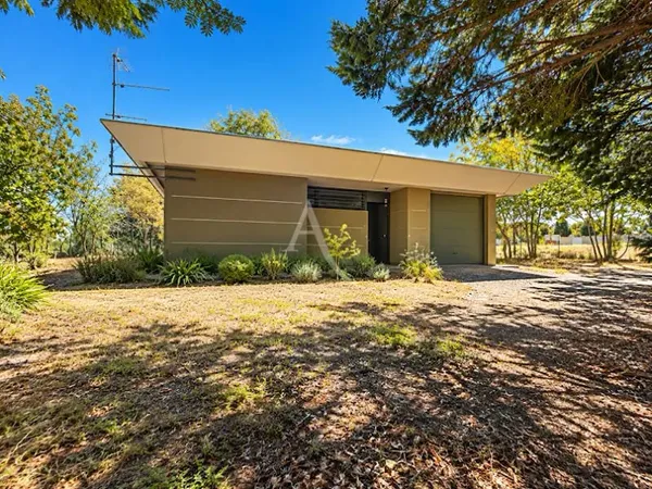 Local 5 pièces 105 m²
