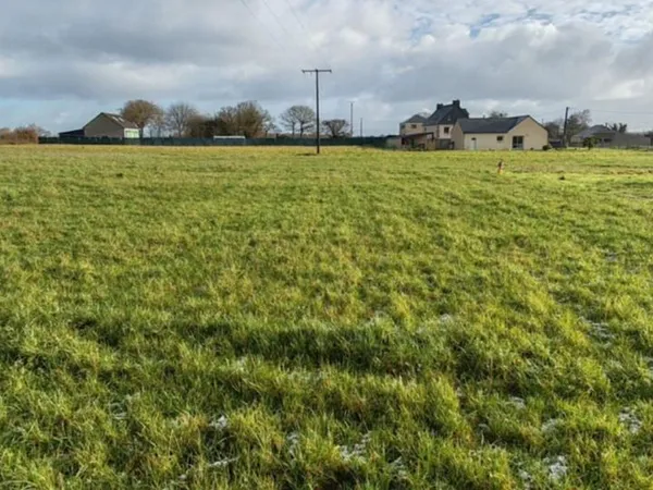 RARE Terrain 5016 m² dont 1238 m² constructibles Tredias