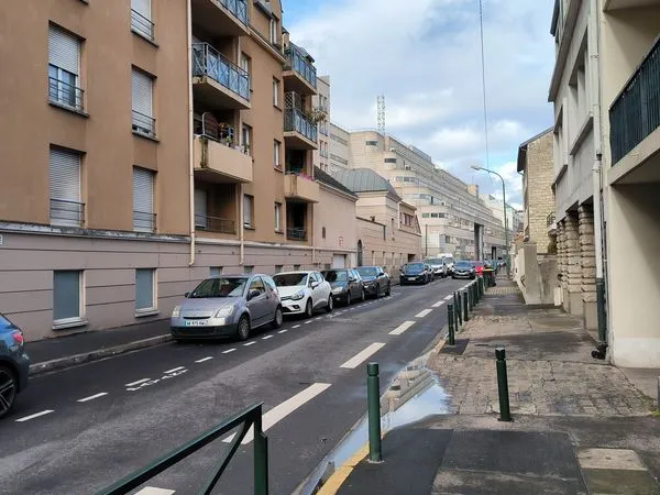 Bureau de 32 m² à louer partagé dans un local de 83 m² , 930 euros HT direct propriétaire
