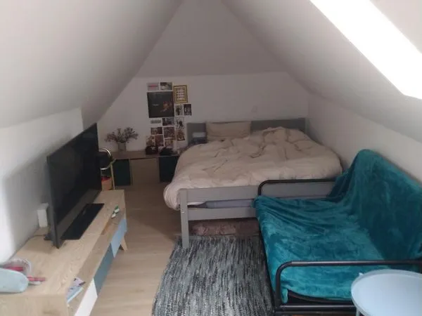 Studio sous comble bien isolé à Saint-Leu