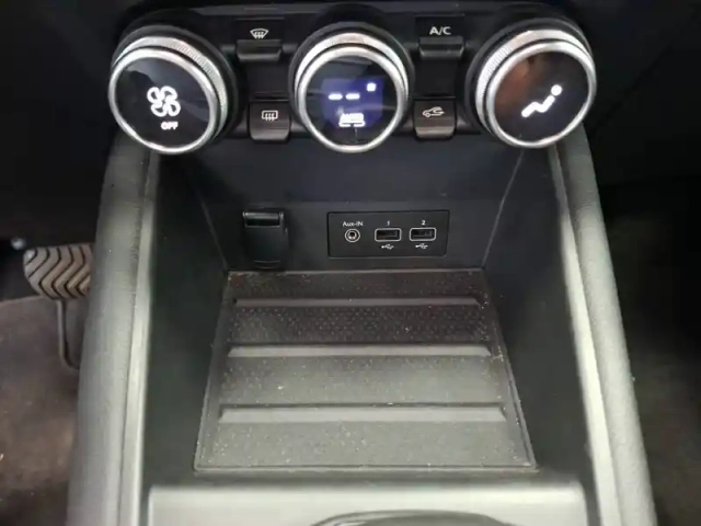 Renault Captur e-tech plug-in 160 — photo 25