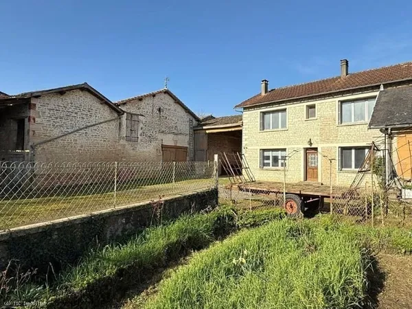 Grande Maison de Village Avec Dépendances
