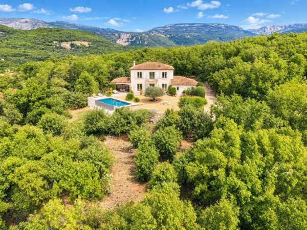 Canton de Fayence - Vue à 180° et calme absolu
