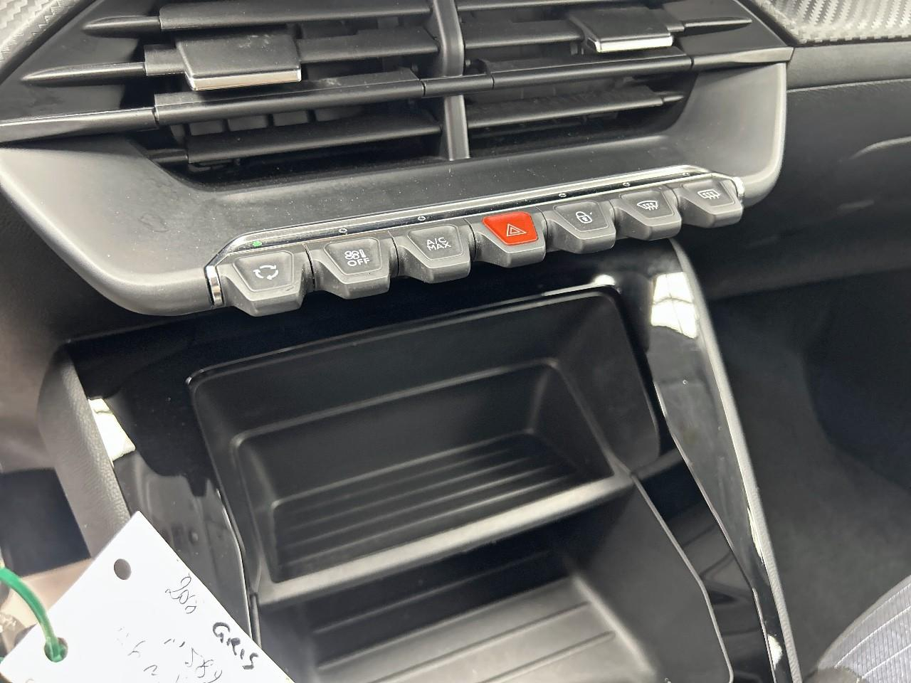 Peugeot 208 puretech 75 s&s bvm5 like — photo 25