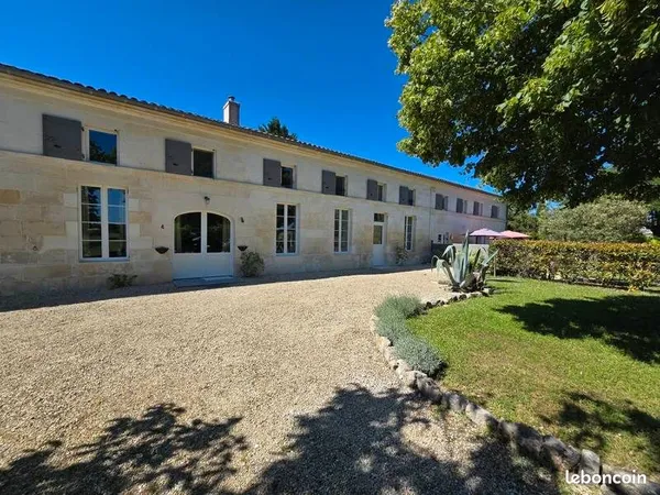 Maison 9 pièces 322 m²