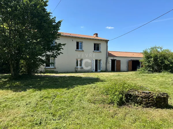 MAISON À RÉNOVER AVEC DÉPENDANCES ET JARDIN
