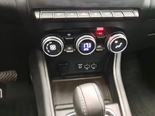 Renault Captur blue dci 115 edc — photo 37