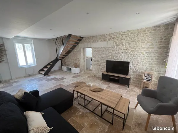 Maison climatisée de 100m2, trois chambres avec terrasse et jardin de septembre à juin (bail mobilit