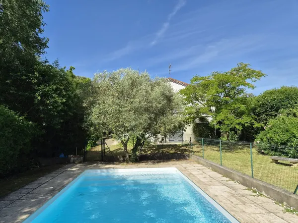 grande villa sur superbe terrain